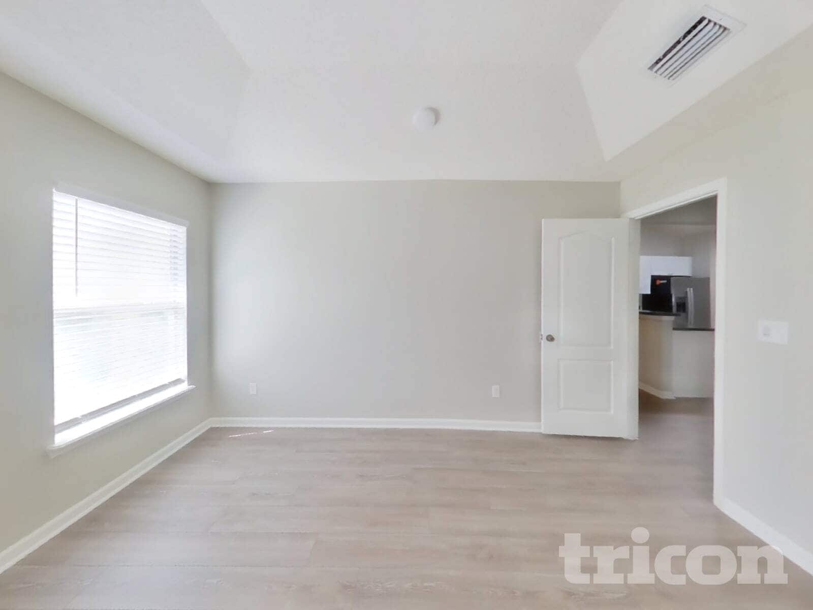 Building Photo - 6676 Southern Oaks Dr