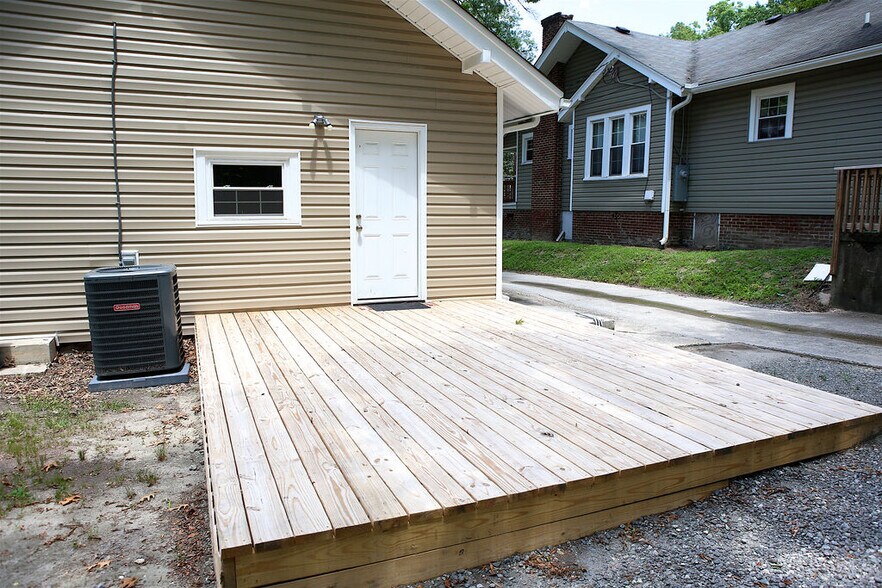 Building Photo - 1809 Walker Ave