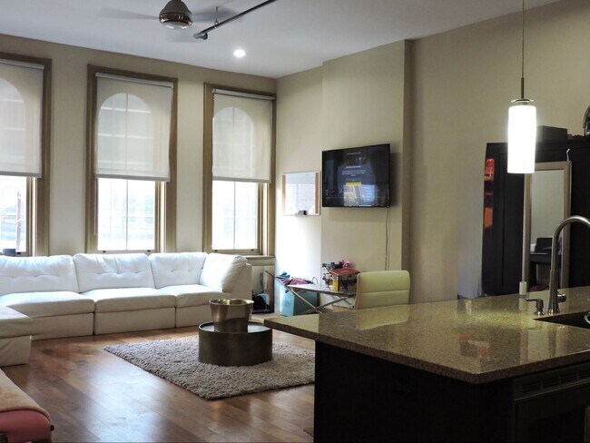 Building Photo - 641 Walnut St