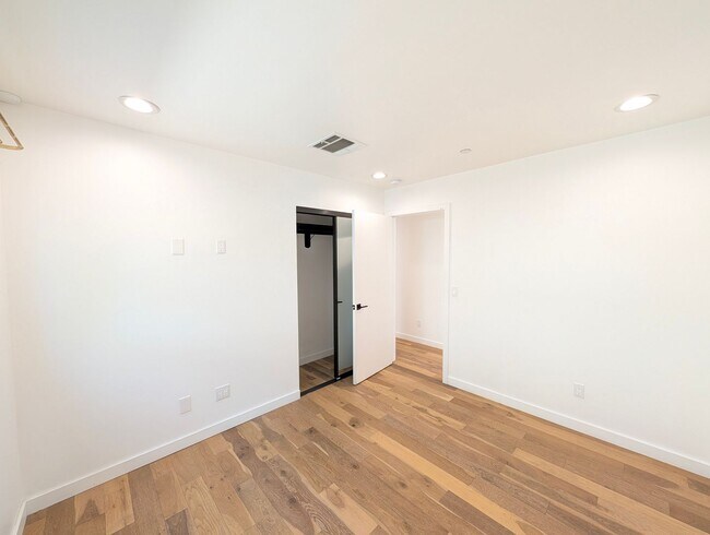 Building Photo - 4260 Laurel Canyon Blvd
