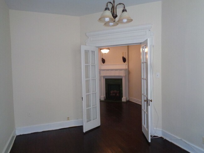 Building Photo - 3403 Bank St