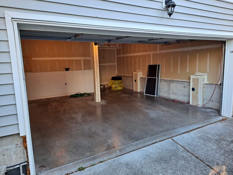 garage - 14915 38th Dr SE