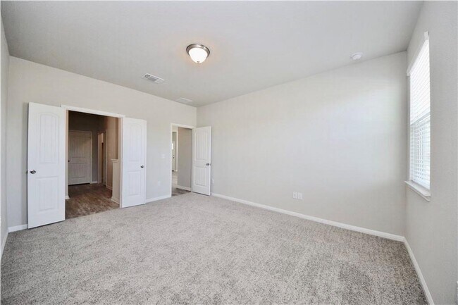 Building Photo - 1701 Logan Dr
