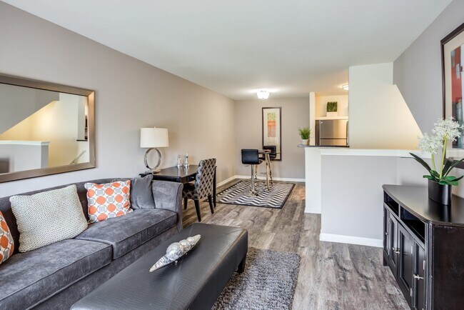 Building Photo - 226 Bach Ct