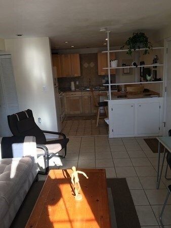 Building Photo - 6 Colonial Village Dr