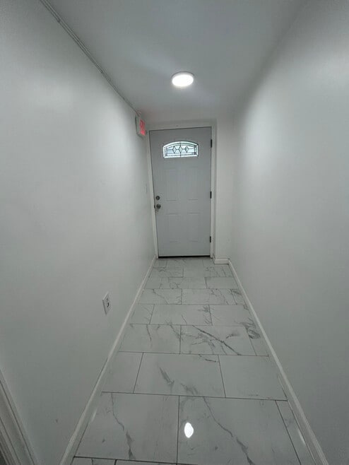 Building Photo - 94 Eaton Pl