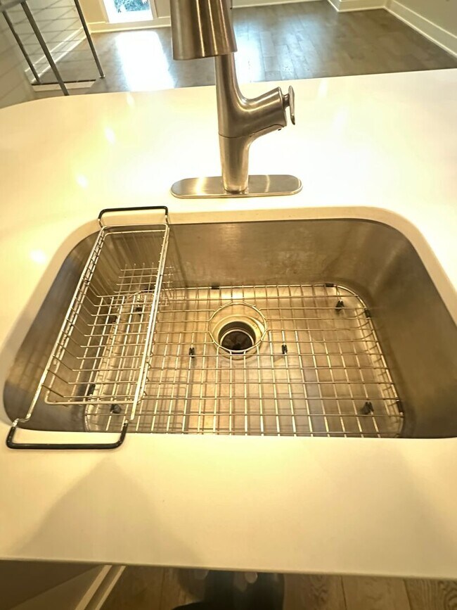 Building Photo - Modern 2 Bedroom, 2 Bathroom Penthouse with Parking in Historic LeDroit Park