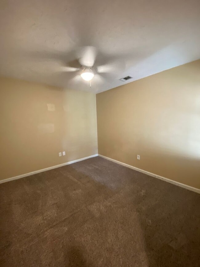 Building Photo - 3 bedroom 2 bath townhome in Towne Park