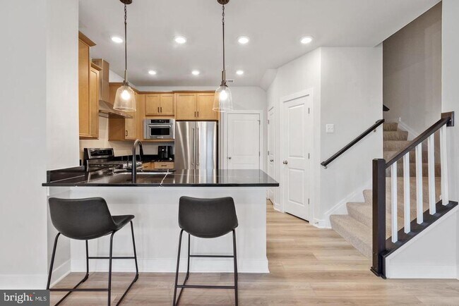 Building Photo - 45176 Drowes Ter