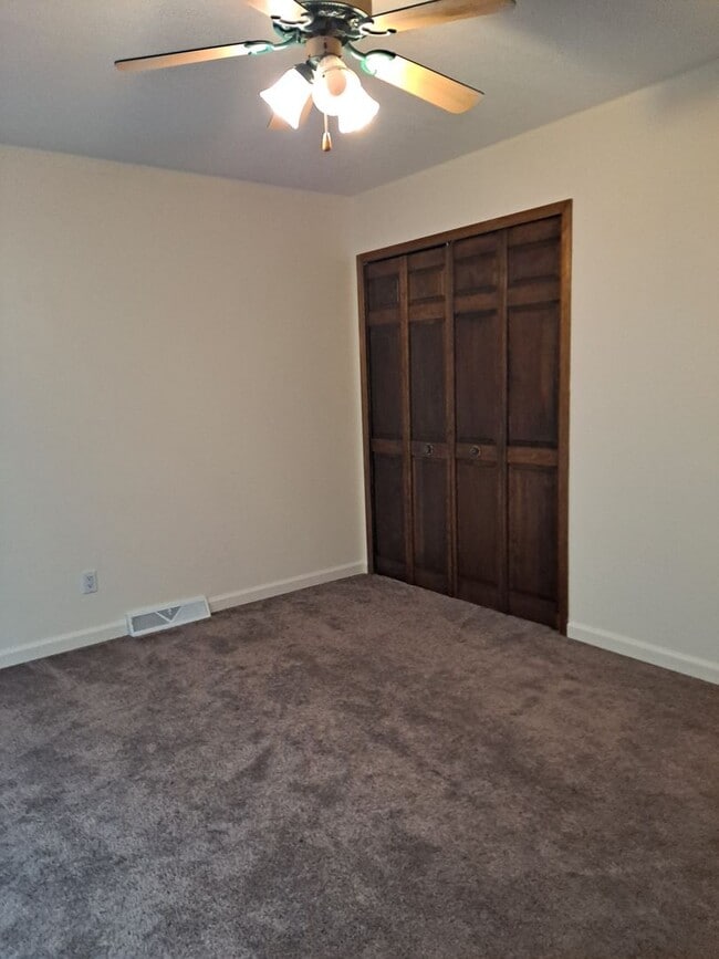 Building Photo - ALL PROSPECTIVE TENANTS MUST SUBMIT A $58 ...