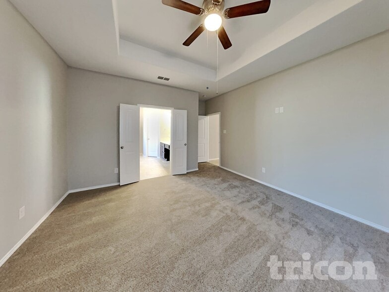 Building Photo - 215 Saddlebrook Ln