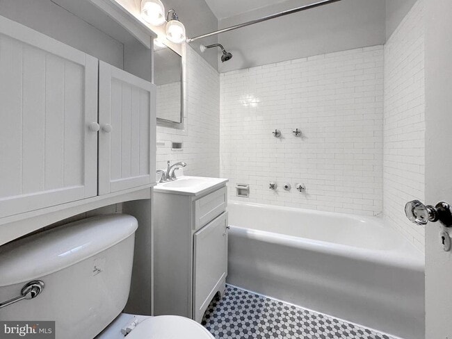 Building Photo - 3822 Veazey St NW