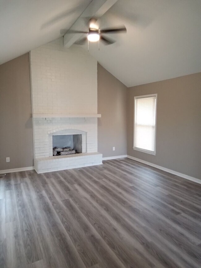 Building Photo - Coming soon! Newly Renovated SF in Liberty