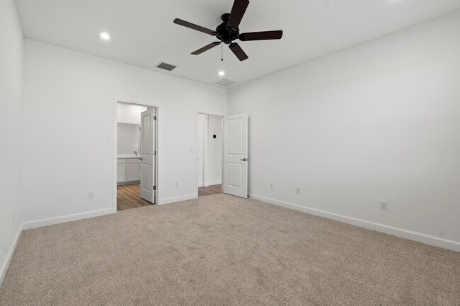 Building Photo - 14135 SW Safi Ter