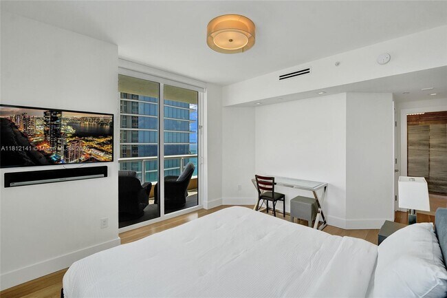 Building Photo - 17875 Collins Ave