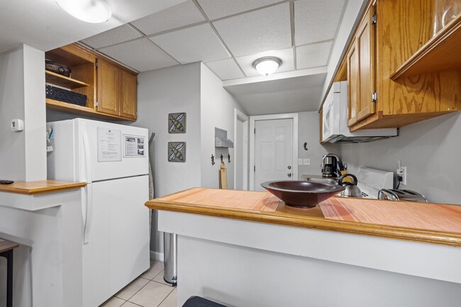 Building Photo - 792 Grove St