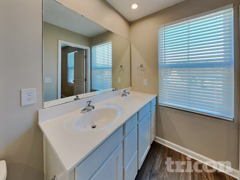 Building Photo - 886 Purcell Dr