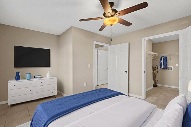 Building Photo - ??You had me at walk-in closet?? 1st Floor Immaculate 1 bedroom for rent in Sunny Myrtle Beach SC!