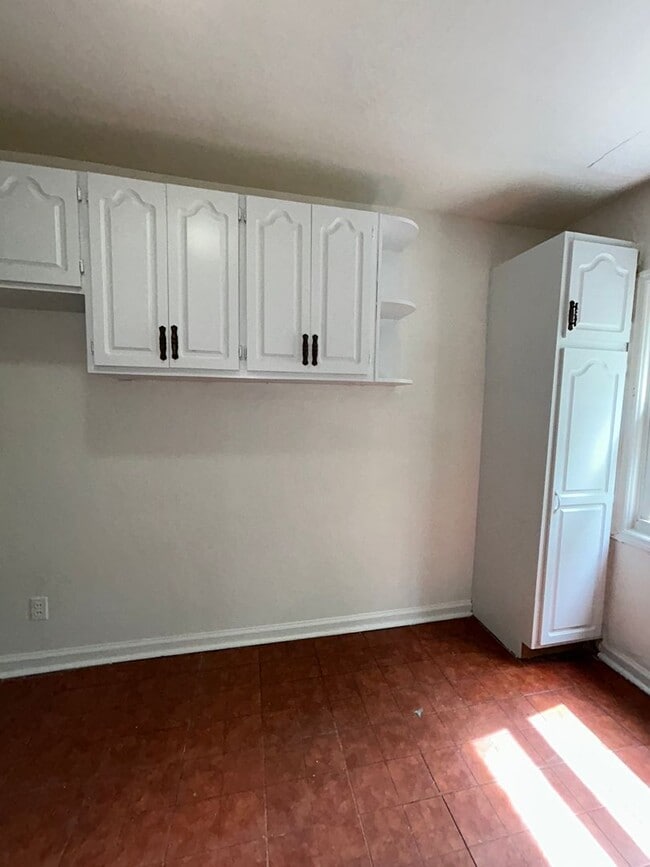 Building Photo - Nice and quiet Town House with garage and ...