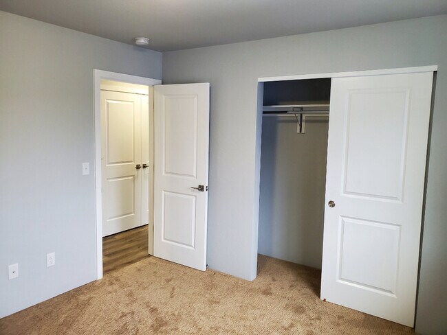 Building Photo - 220 Cheryl Ln