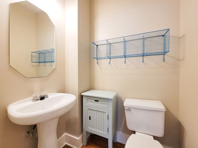 Building Photo - Welcome to this beautifully maintained home offering flexible living with 4/5 spacious bedrooms a...