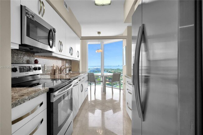 Building Photo - 4775 Collins Ave