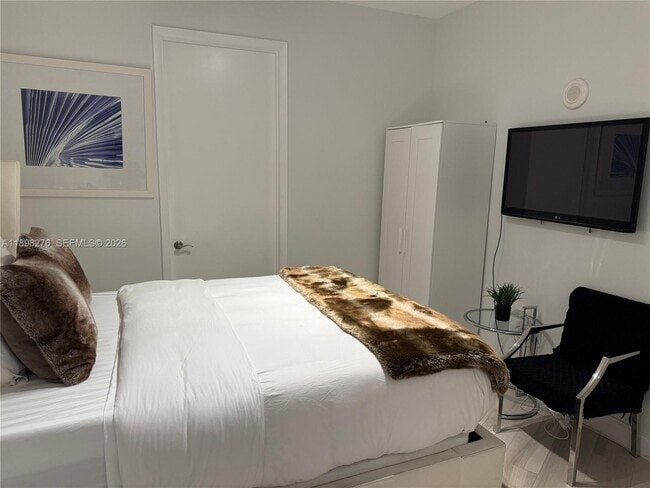 Building Photo - 15901 Collins Ave