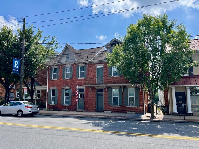 Primary Photo - 216 S Market St