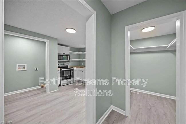 Building Photo - 608 Montgomery St