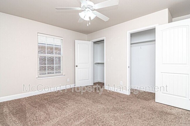 Building Photo - 805 Candlestick Dr