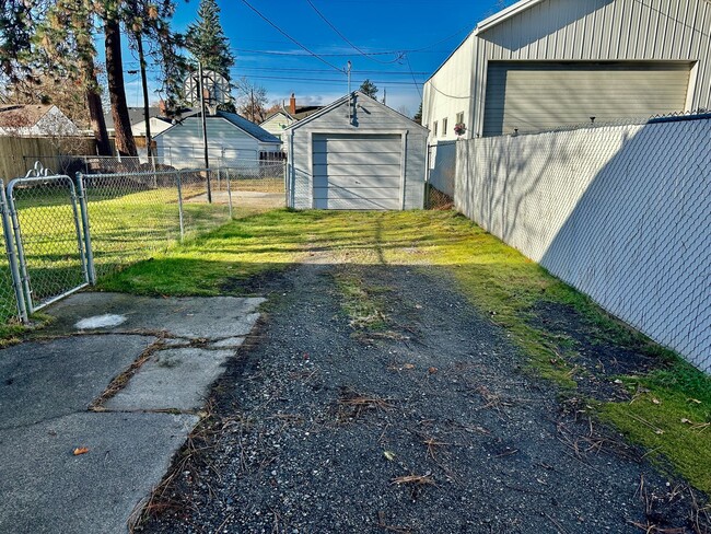Building Photo - New on the Market!