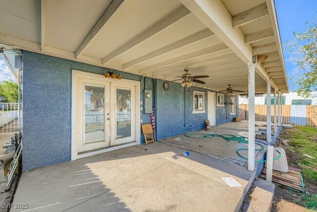 Building Photo - 571 Blackmore Dr