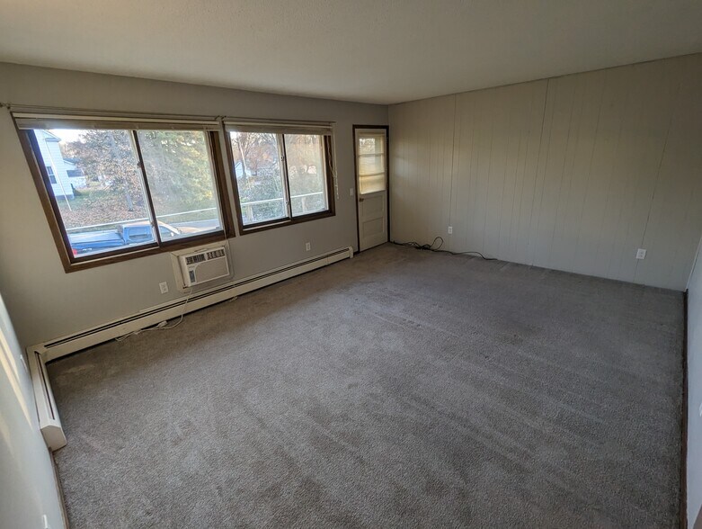 Building Photo - 705 2nd Ave NE