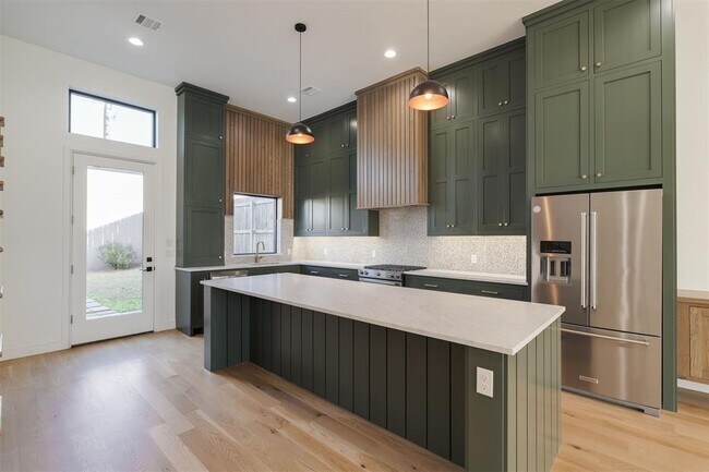 Building Photo - 827 NW 8th St