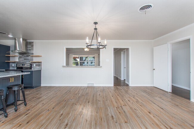 Building Photo - Renovated 3 Bed / 2 Bath Brick Home with 2-Car Garage & Fenced Yard in North Temple