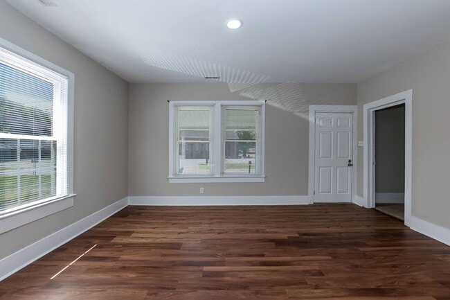 Building Photo - Recently Renovated Three bedroom Home!