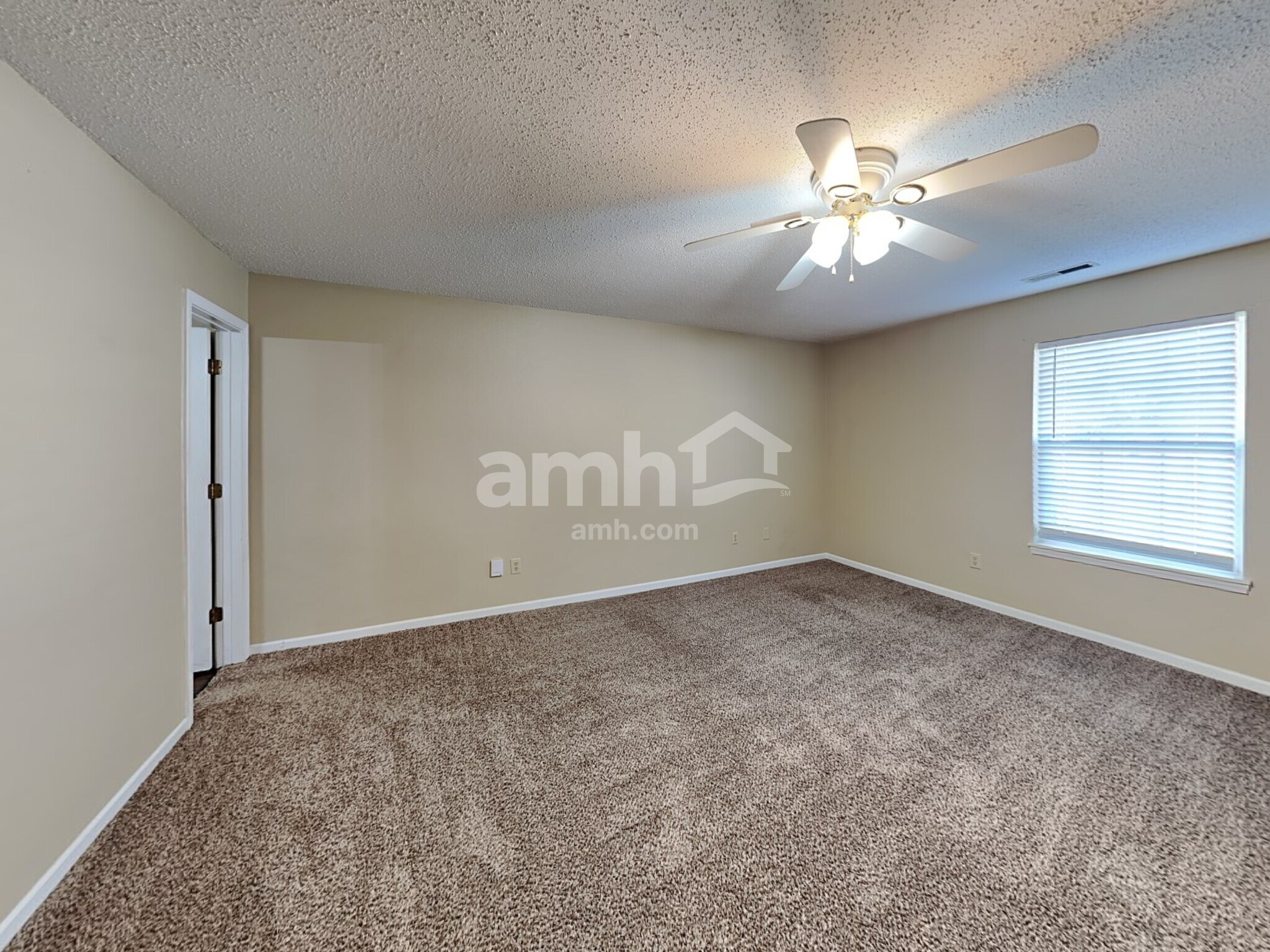 Building Photo - 571 Bay Ct N