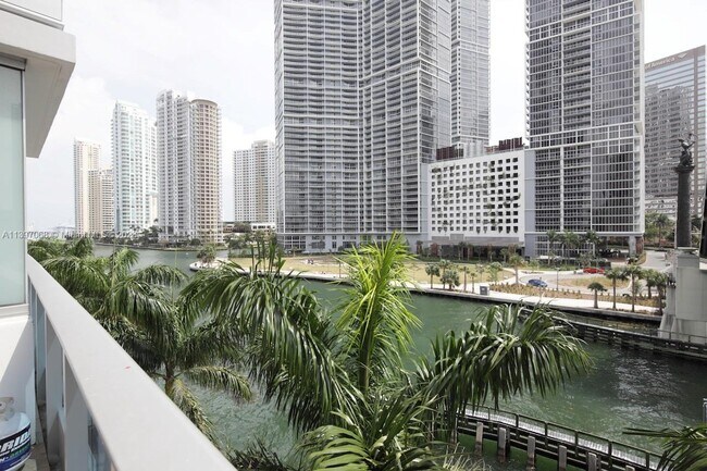 Building Photo - 200 S Biscayne Blvd