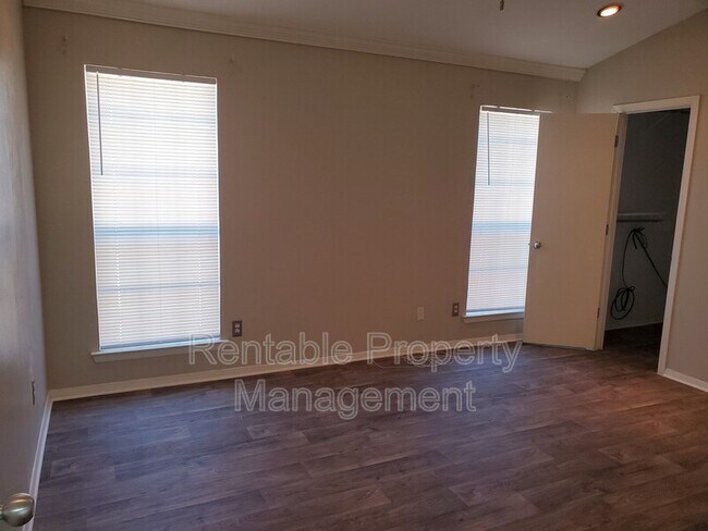 Building Photo - 4132 Cole Ave