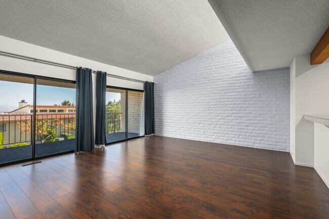 Building Photo - 3447 Skyline Blvd