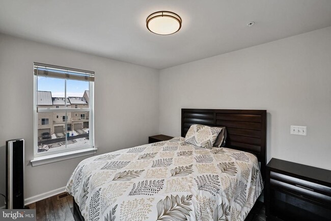 Building Photo - 865 Weald Way