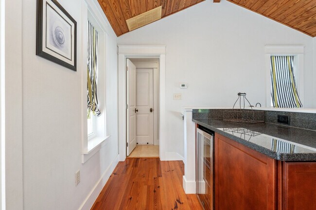 Building Photo - 87 Barracuda St