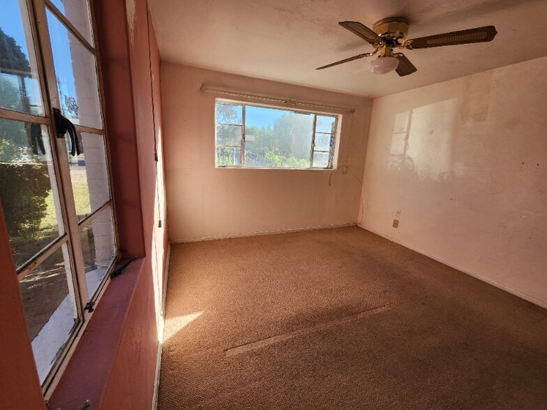 Building Photo - 4709 E Seneca St