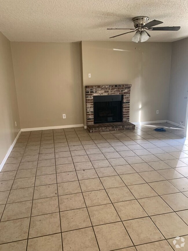 Building Photo - 6004 Hill Dale Ct