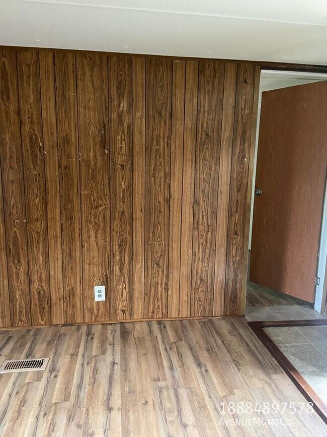 Building Photo - 3010 21st St Ln NE