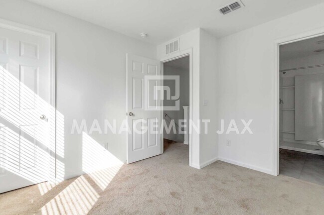 Building Photo - 8306 Zenith Cir
