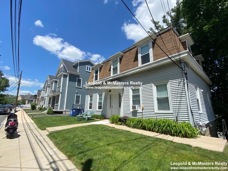 Building Photo - 172 Bigelow St