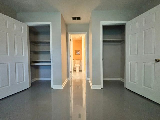 Building Photo - 645 Lilly Ln