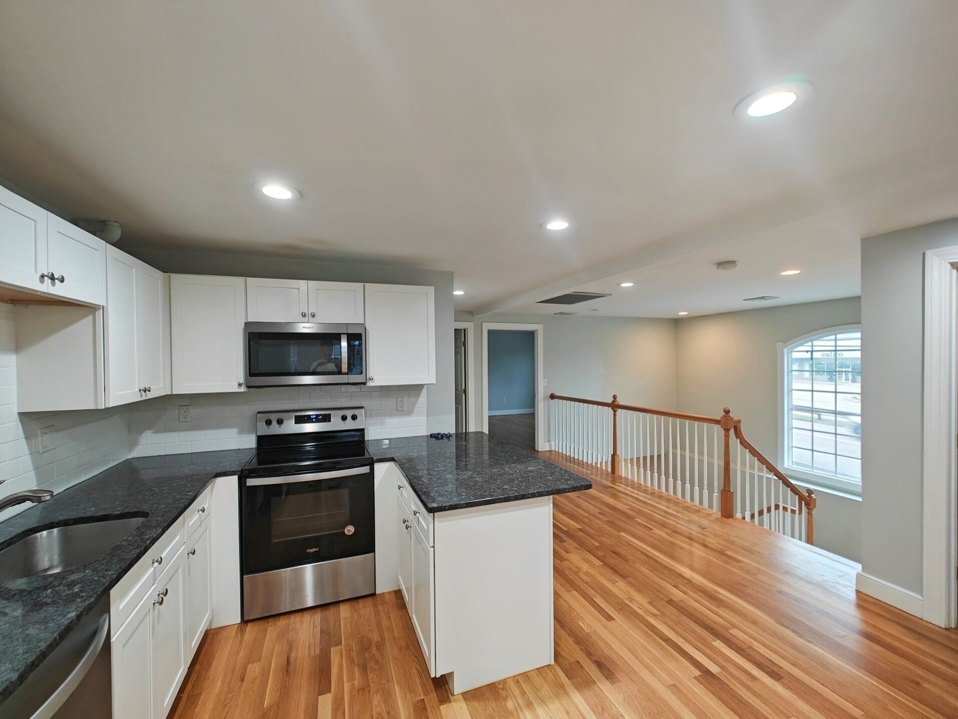 Building Photo - 548 Worcester St