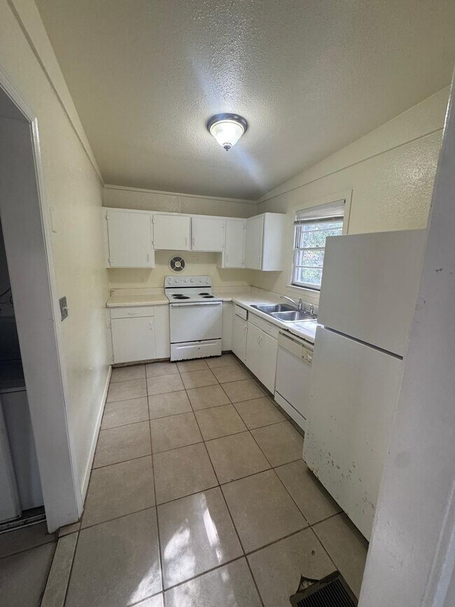 Building Photo - 1807 Jackson Bluff Rd